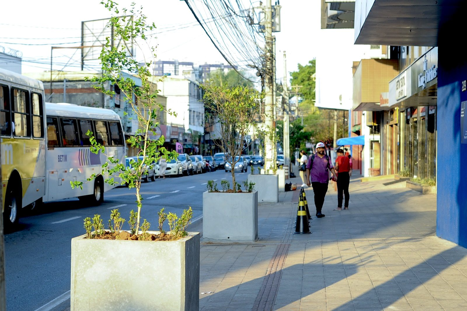 Rua movimentada na região central de Betim